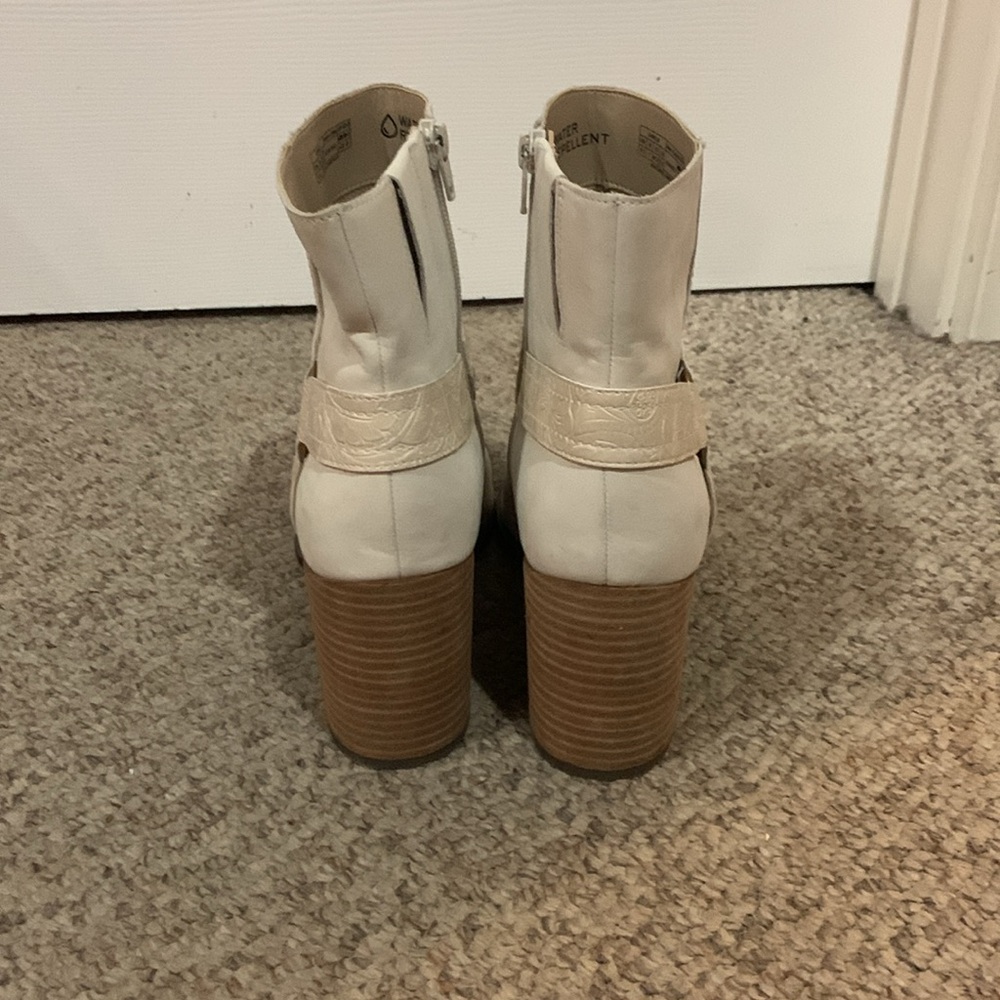 Vionic white cream harness bootie ankle wood stacked heel boots 9.5 - Picture 6 of 8